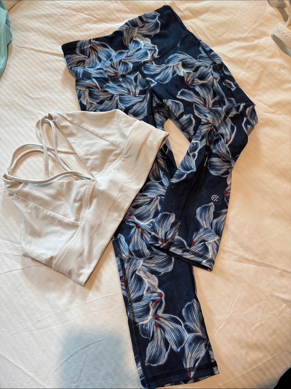 Set- champion High-Rise Floral Capri Leggings - Navy and TYC bra s
